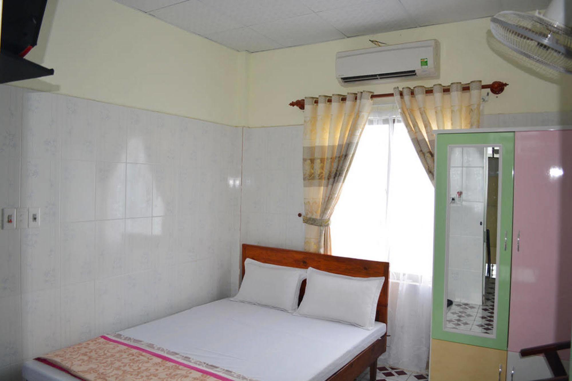 Anh Linh 1 Hotel Dong Hoi Esterno foto